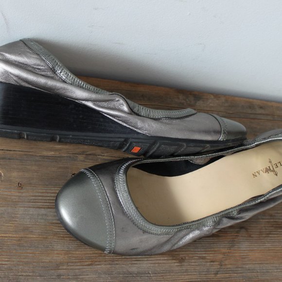 Cole Haan Women's Ballet Flats with Nike sole - Picture 6 of 6